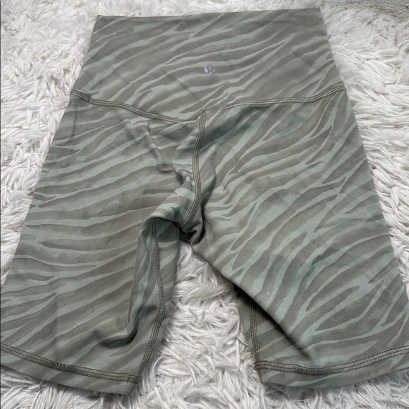 Lululemon Align Short 8" Le Tigre Camo Green Fern Multi - Picture 3 of 5